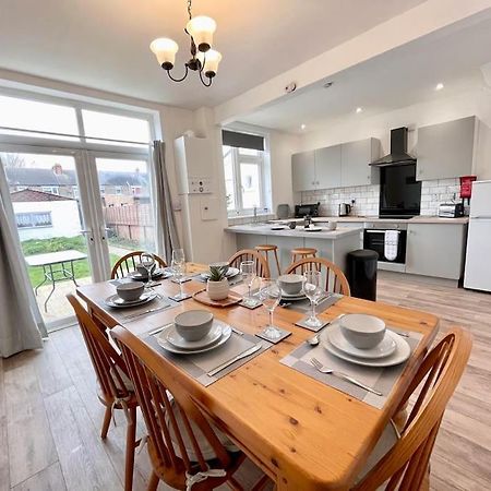 Portsmouth 3 Bedroom Getaway, Sleeps 6 מראה חיצוני תמונה