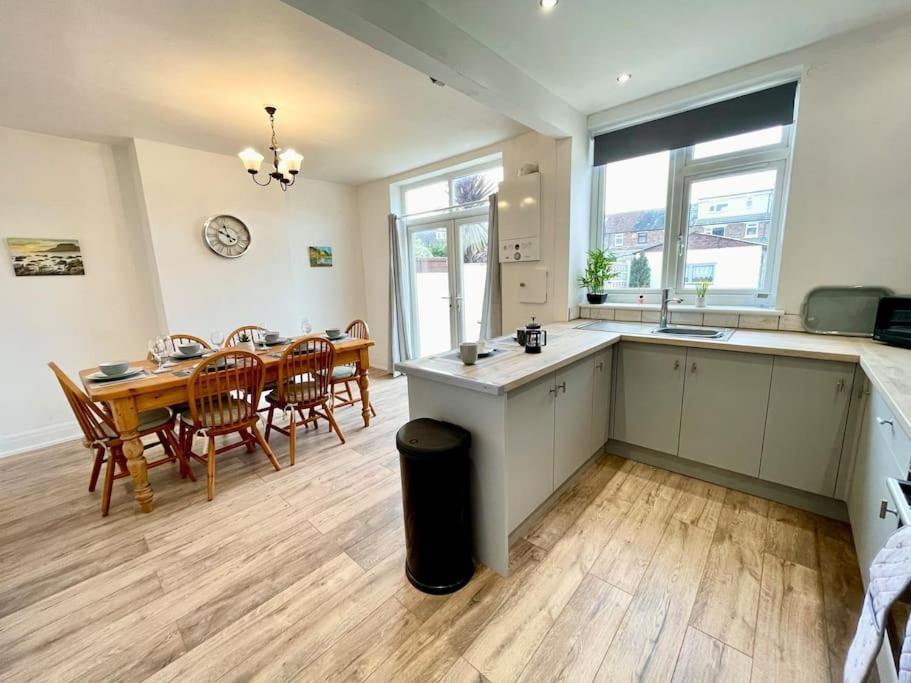 Portsmouth 3 Bedroom Getaway, Sleeps 6 מראה חיצוני תמונה