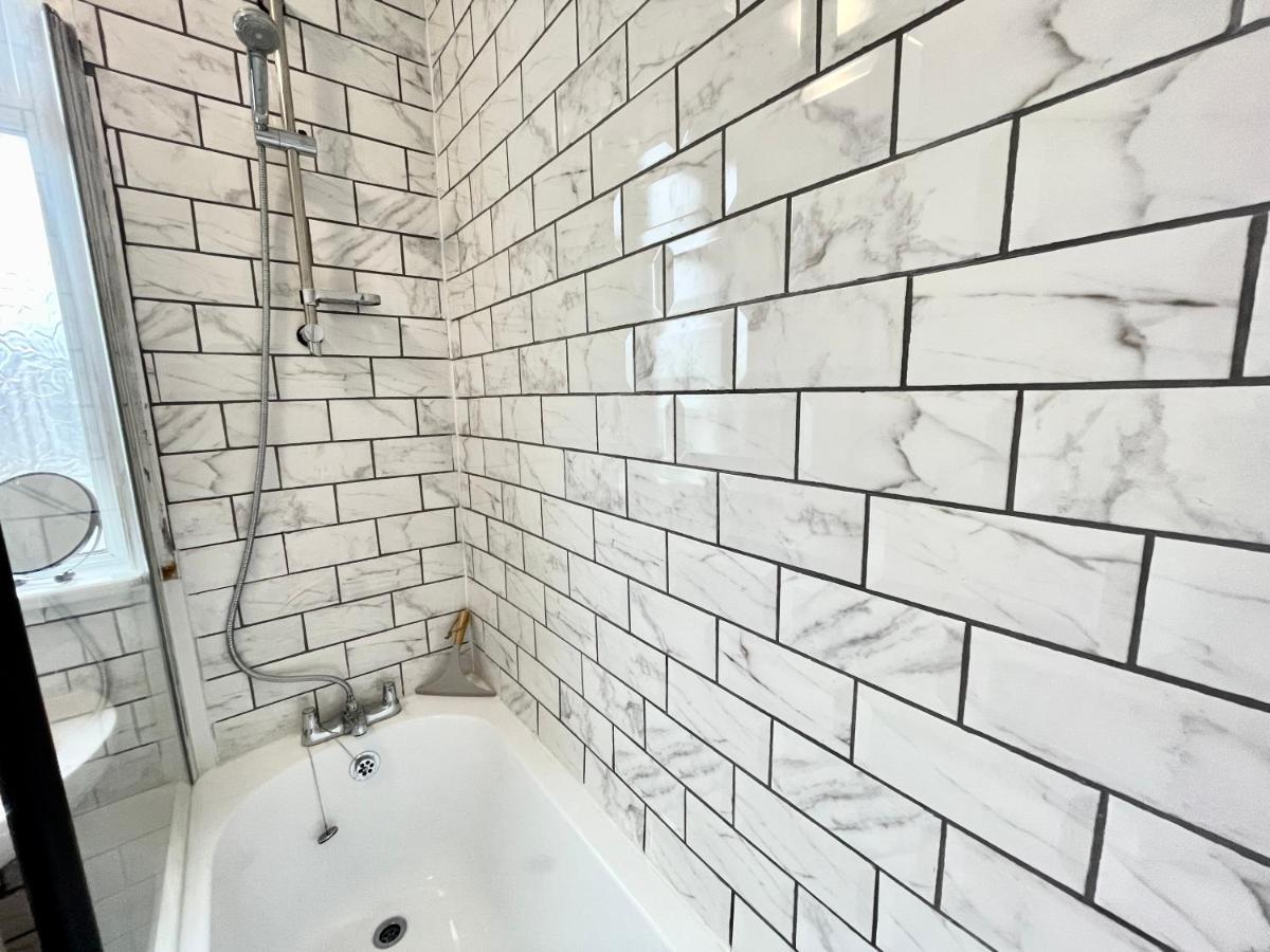 Portsmouth 3 Bedroom Getaway, Sleeps 6 מראה חיצוני תמונה