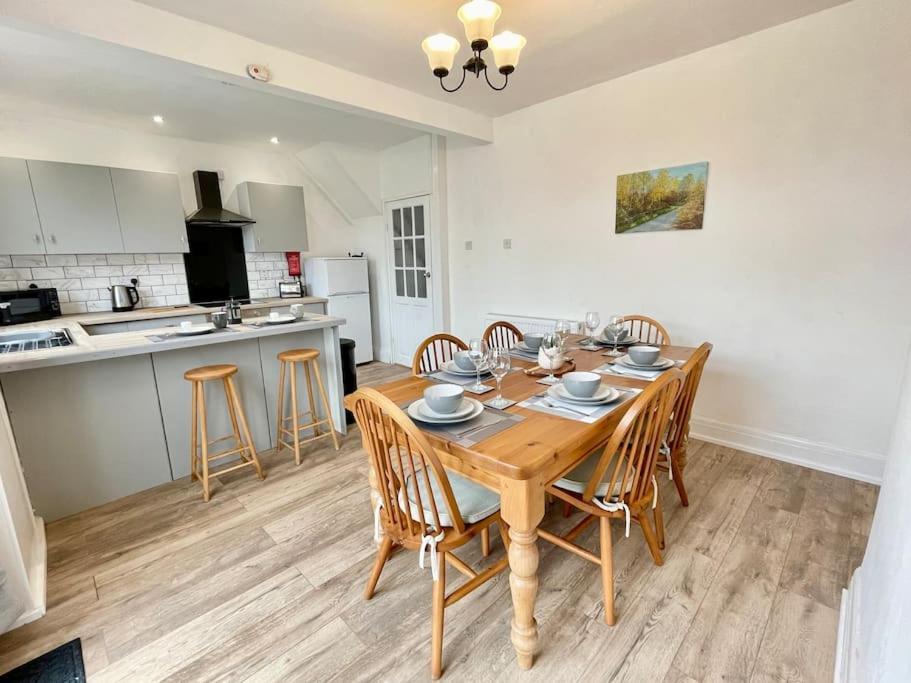 Portsmouth 3 Bedroom Getaway, Sleeps 6 מראה חיצוני תמונה