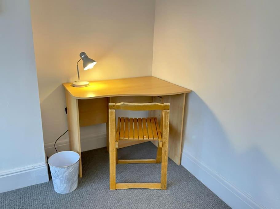 Portsmouth 3 Bedroom Getaway, Sleeps 6 מראה חיצוני תמונה