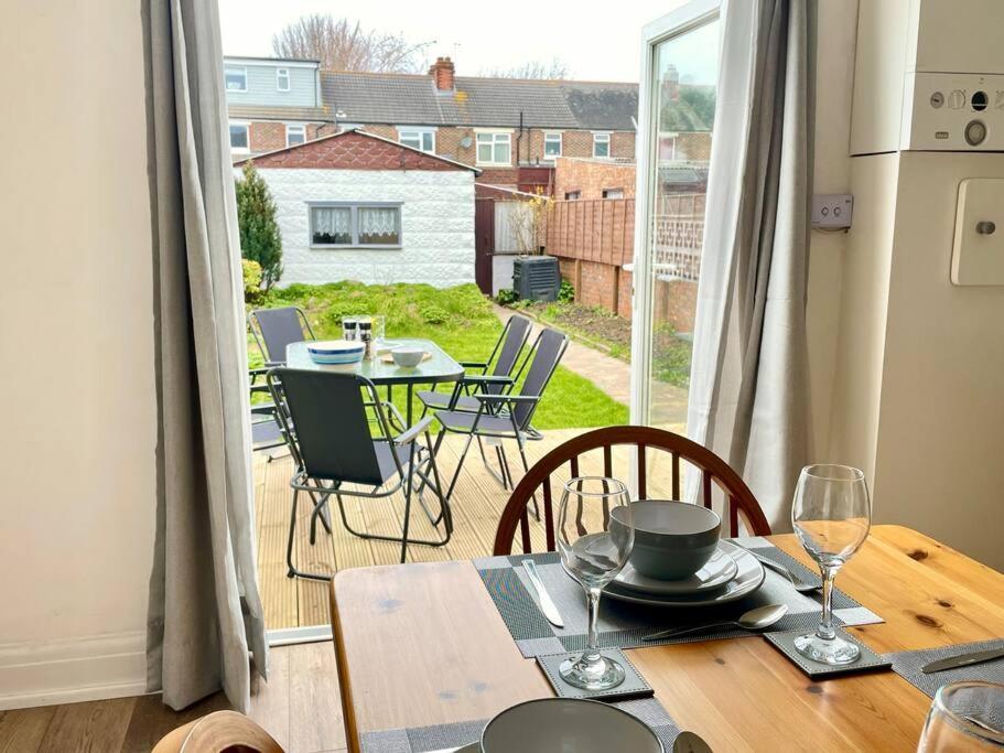 Portsmouth 3 Bedroom Getaway, Sleeps 6 מראה חיצוני תמונה