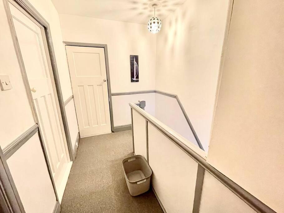 Portsmouth 3 Bedroom Getaway, Sleeps 6 מראה חיצוני תמונה