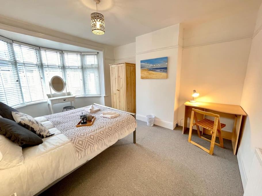 Portsmouth 3 Bedroom Getaway, Sleeps 6 מראה חיצוני תמונה